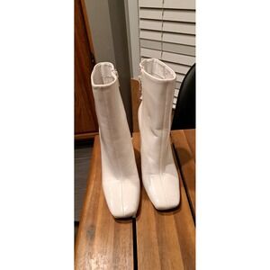 Mix No 6 Celeste  White Patent Leather Booties Size 7.5